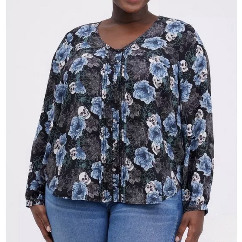 Torrid 2 Georgette Pintuck Button-Front Blouse Blue Floral Skulls (US 2X 18/20W)